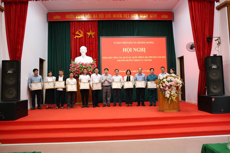 15 tập thể và 25 cá nhân nhận giấy khen công tác quân sự, quốc phòng năm 2025- Ảnh 3.