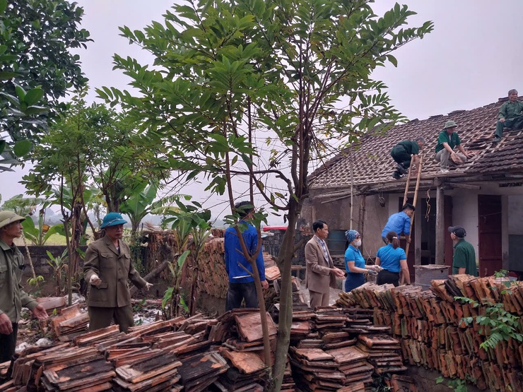 CÁC ĐOÀN THỂ KHỐI MTTQ XÃ HOÀ XÁ CHUNG TAY HỖ TRỢ NGÀY CÔNG XÂY DỰNG NHÀ ĐẠI ĐOÀN KẾT- Ảnh 4.