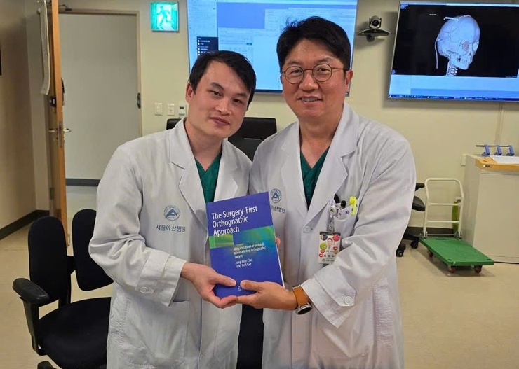 Đôi bàn tay sửa chữa những dị tật "nắn lại hình hài, mở rộng tương lai" cho các em bé khiếm khuyết- Ảnh 2.