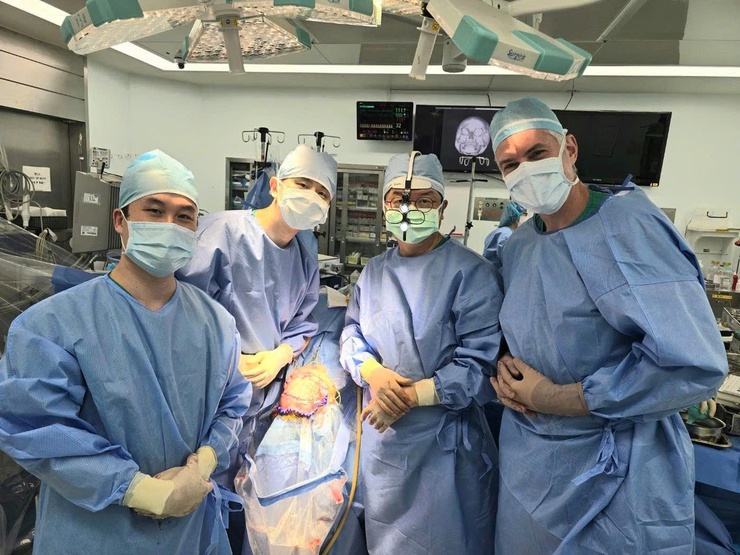 Đôi bàn tay sửa chữa những dị tật "nắn lại hình hài, mở rộng tương lai" cho các em bé khiếm khuyết- Ảnh 4.