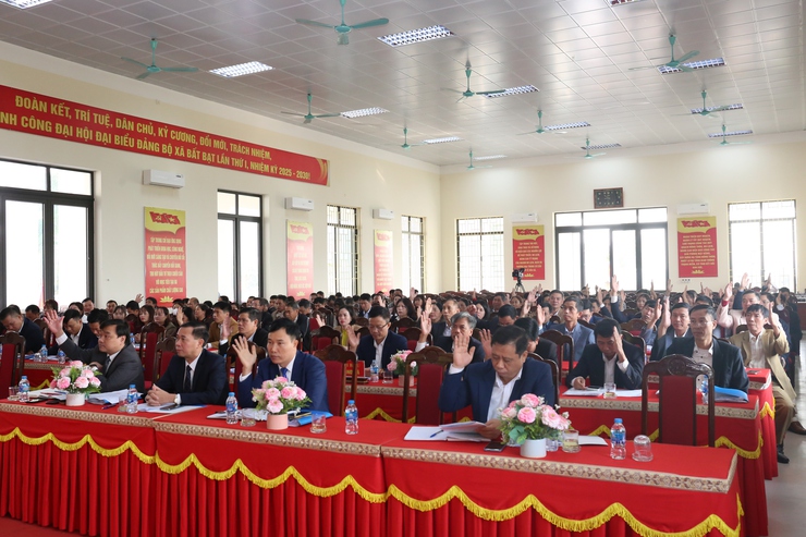 Bế mạc kỳ họp thứ Ba HĐND xã Bất Bạt khóa I, nhiệm kỳ 2021 – 2026.- Ảnh 1.