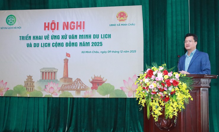 250 người dân xã đảo Minh Châu được tập huấn nâng cao ứng xử văn minh du lịch và phát triển du lịch cộng đồng - Ảnh 1.