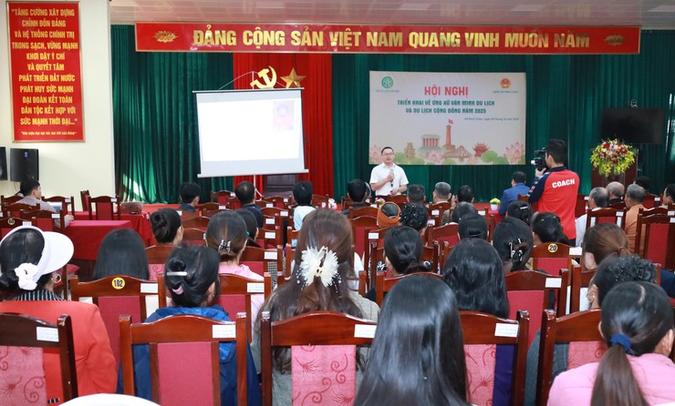 250 người dân xã đảo Minh Châu được tập huấn nâng cao ứng xử văn minh du lịch và phát triển du lịch cộng đồng - Ảnh 4.