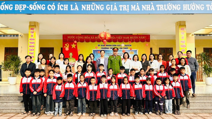 Trường Tiểu học Tri Thủy tổ chức buổi tuyên truyền, phổ biến kiến thức pháp luật về trật tự an toàn giao thông- Ảnh 4.
