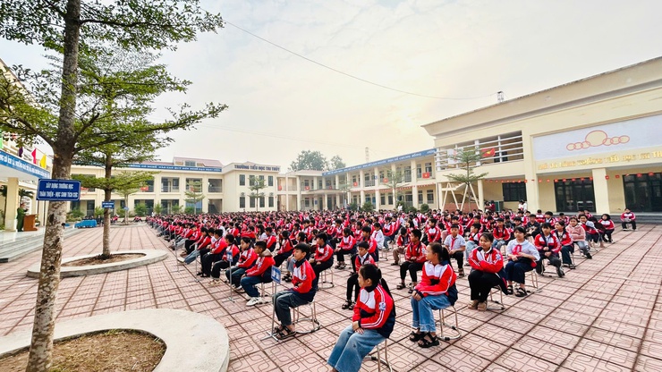 Trường Tiểu học Tri Thủy tổ chức buổi tuyên truyền, phổ biến kiến thức pháp luật về trật tự an toàn giao thông- Ảnh 3.