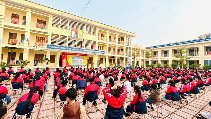 Trường Tiểu học Tri Thủy tổ chức buổi tuyên truyền, phổ biến kiến thức pháp luật về trật tự an toàn giao thông- Ảnh 1.