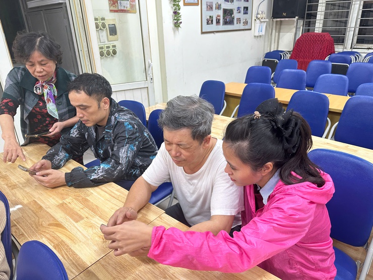 Phường Tây Hồ: Ra quân chiến dịch “phủ sóng” chữ ký số trên VNeID- Ảnh 5.