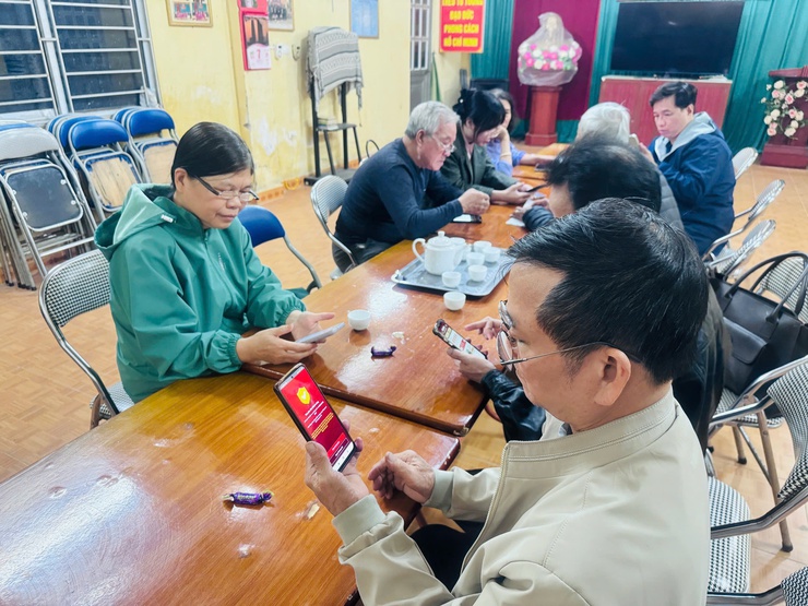 Phường Tây Hồ: Ra quân chiến dịch “phủ sóng” chữ ký số trên VNeID- Ảnh 3.