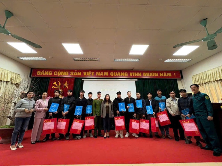 Hội đồng nghĩa vụ Quân sự phường Tương Mai tổ chức hội nghị giao lệnh gọi nhập ngũ nghĩa vụ Quân sự; tham gia nghĩa vụ Công an nhân dân năm 2025.- Ảnh 2.