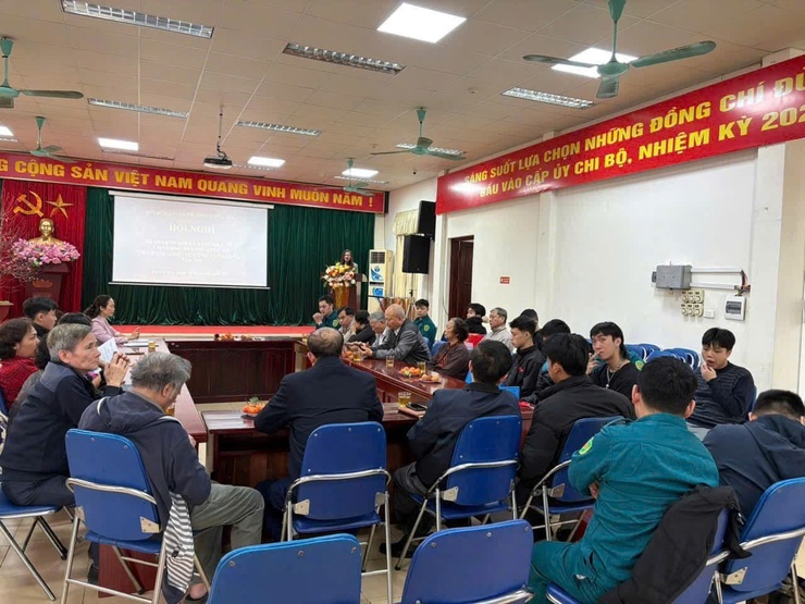 Hội đồng nghĩa vụ Quân sự phường Tương Mai tổ chức hội nghị giao lệnh gọi nhập ngũ nghĩa vụ Quân sự; tham gia nghĩa vụ Công an nhân dân năm 2025.- Ảnh 1.