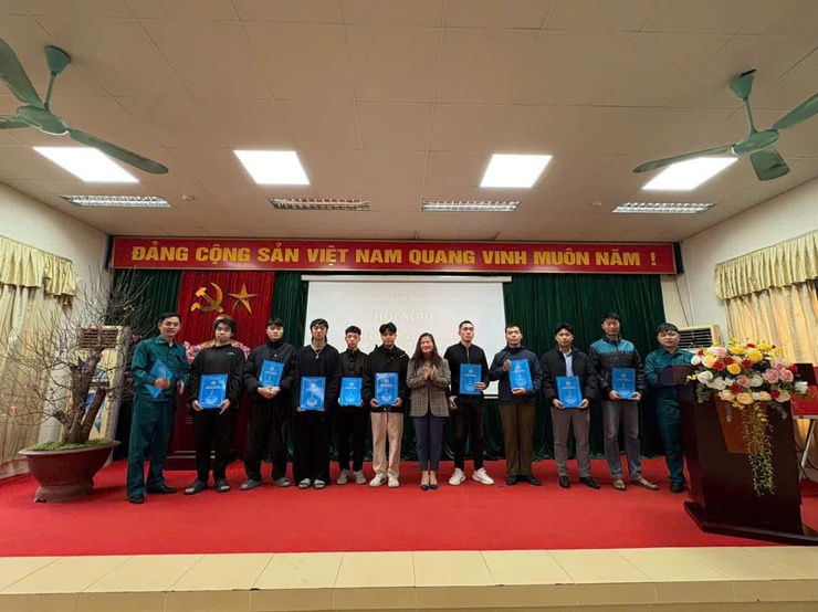 Hội đồng nghĩa vụ Quân sự phường Tương Mai tổ chức hội nghị giao lệnh gọi nhập ngũ nghĩa vụ Quân sự; tham gia nghĩa vụ Công an nhân dân năm 2025.- Ảnh 3.