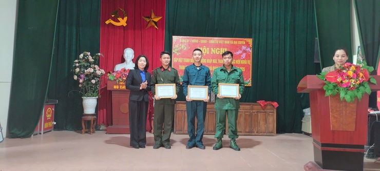 Đại Xuyên tổ chức gặp mặt chia tay thanh niên lên đường nhập ngũ- Ảnh 2.