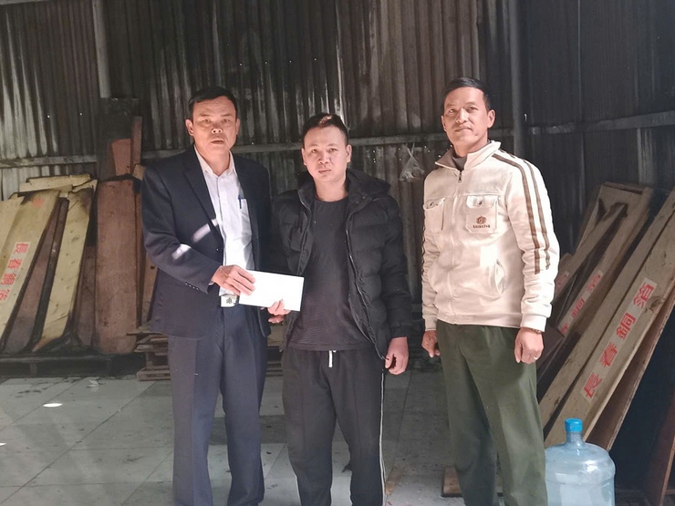Hội nông dân Thị trấn Quốc Oai thăm tặng quà gia đình hội viên có tân binh lên đường nhập ngũ năm 2025- Ảnh 2.
