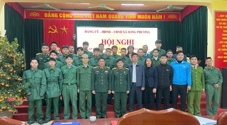 ĐẢNG UỶ-HĐND-UBND-UB MTTQ XÃ SONG PHƯƠNG GẶP MẶT ĐỘNG VIÊN CÁC QUÂN NHÂN XUẤT NGŨ VÀ GIAO NHIỆM VỤ CHO CÁC QUÂN NHÂN NHẬP NGŨ NĂM 2025.- Ảnh 1.