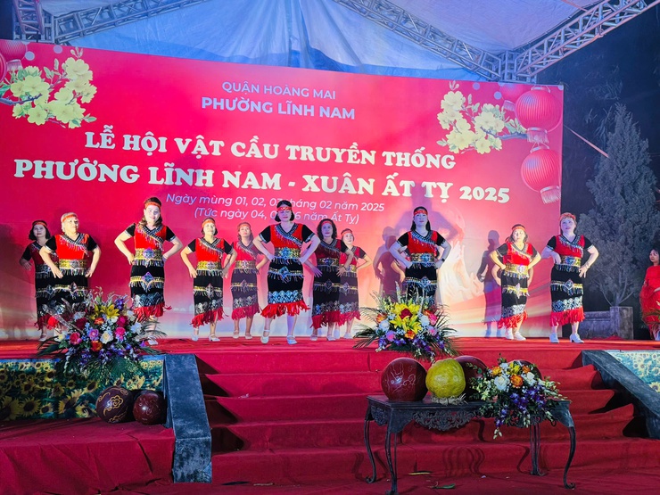 phường Lĩnh Nam tổ chức Chương trình văn nghệ mừng Đảng, mừng xuân Ất Tỵ 2025.- Ảnh 2.