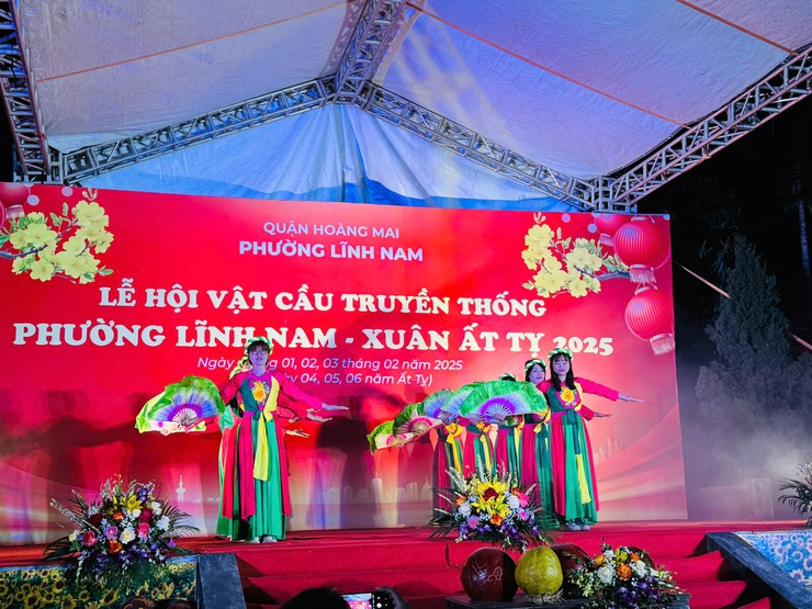 phường Lĩnh Nam tổ chức Chương trình văn nghệ mừng Đảng, mừng xuân Ất Tỵ 2025.- Ảnh 4.
