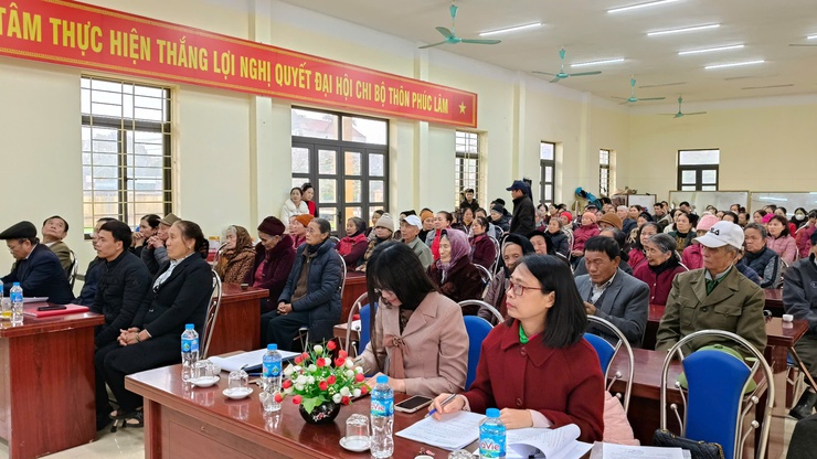 HỘI NGHỊ LẤY Ý KIẾN CỦA CỘNG ĐỒNG DÂN CƯ ĐỐI VỚI CÁC CÁ NHÂN ĐỀ NGHỊ  XÉT TẶNG  DANH HIỆU NGHỆ NHÂN NHÂN DÂN, NGHỆ NHÂN ƯU TÚ ĐỐI VỚI DI SẢN HÁT TRỐNG QUÂN 
THÔN PHÚC LÂM, XÃ PHÚC TIẾN
- Ảnh 1.