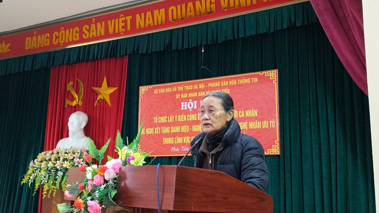HỘI NGHỊ LẤY Ý KIẾN CỦA CỘNG ĐỒNG DÂN CƯ ĐỐI VỚI CÁC CÁ NHÂN ĐỀ NGHỊ  XÉT TẶNG  DANH HIỆU NGHỆ NHÂN NHÂN DÂN, NGHỆ NHÂN ƯU TÚ ĐỐI VỚI DI SẢN HÁT TRỐNG QUÂN 
THÔN PHÚC LÂM, XÃ PHÚC TIẾN
- Ảnh 4.