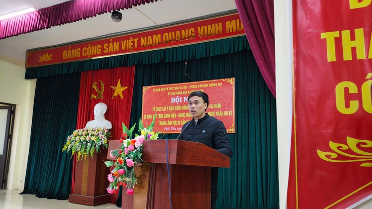 HỘI NGHỊ LẤY Ý KIẾN CỦA CỘNG ĐỒNG DÂN CƯ ĐỐI VỚI CÁC CÁ NHÂN ĐỀ NGHỊ  XÉT TẶNG  DANH HIỆU NGHỆ NHÂN NHÂN DÂN, NGHỆ NHÂN ƯU TÚ ĐỐI VỚI DI SẢN HÁT TRỐNG QUÂN 
THÔN PHÚC LÂM, XÃ PHÚC TIẾN
- Ảnh 3.