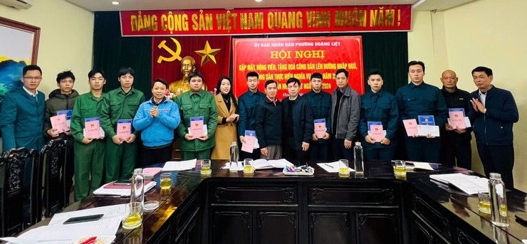 Phường Hoàng Liệt tổ chức gặp mặt, động viên thanh niên lên đường nhập ngũ năm 2025- Ảnh 1.