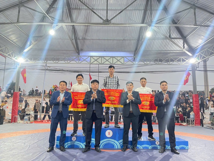 Quốc Oai đạt giải Nhì toàn đoàn Giải vô địch vật tự do, dân tộc truyền thống mừng Xuân Ất Tỵ TP Hà Nội.- Ảnh 1.
