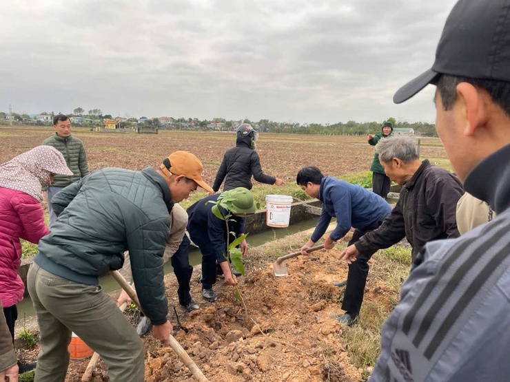 Xã Cao Sơn Tiến tổ chức hoạt động hưởng ứng phong trào “Tết trồng cây đời đời nhớ ơn Bác Hồ” xuân Ất Tỵ năm 2025.- Ảnh 1.