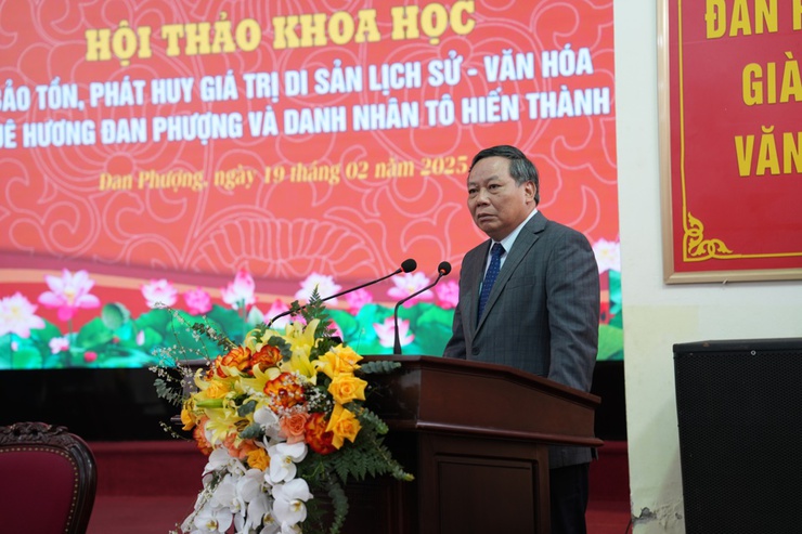 Hội thảo khoa học Bảo tồn, phát huy giá trị di sản lịch sử - văn hóa quê hương Đan Phượng và danh nhân Tô Hiến Thành- Ảnh 4.