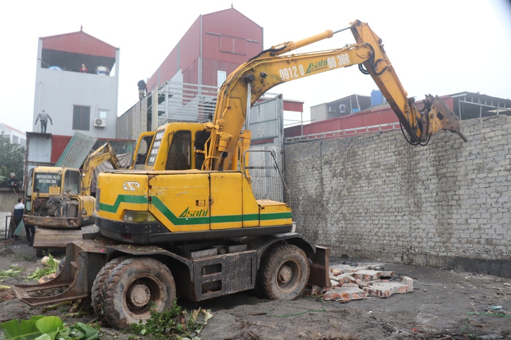 Thị trấn Phú Xuyên tổ chức cưỡng chế vi phạm trong lĩnh vực đất đai- Ảnh 3.