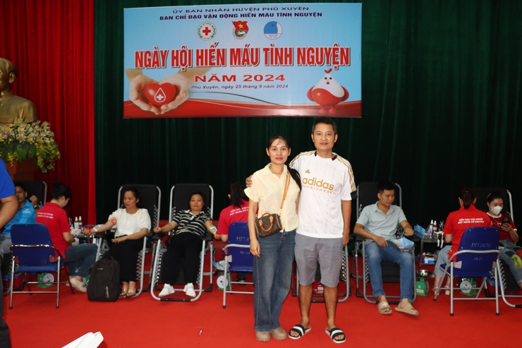 Vợ chồng cùng hiến máu cứu người- Ảnh 1.