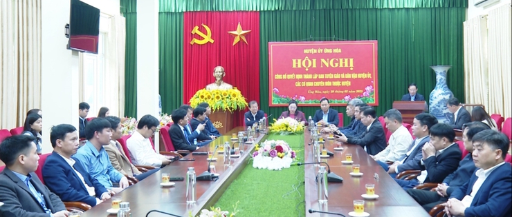 Công bố quyết định thành lập Ban Tuyên giáo và Dân vận Huyện uỷ.- Ảnh 1.