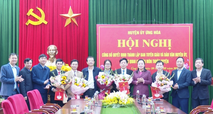 Công bố quyết định thành lập Ban Tuyên giáo và Dân vận Huyện uỷ.- Ảnh 3.