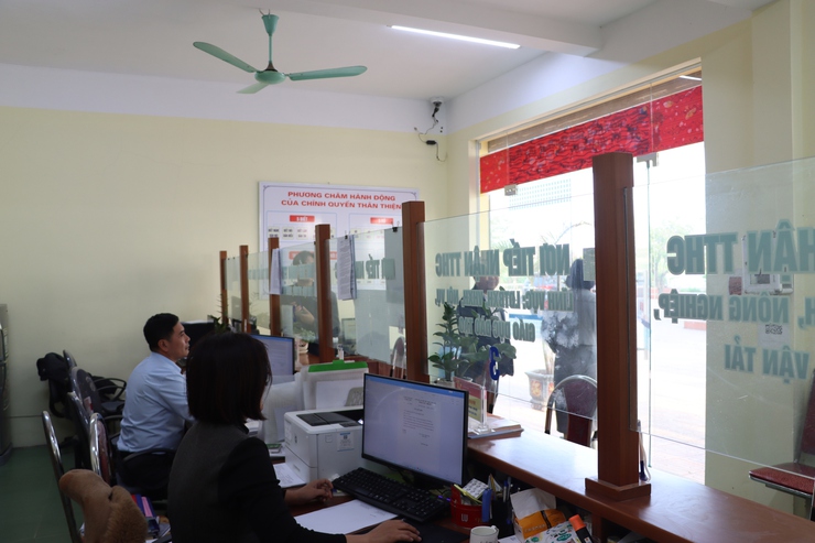  Phó Bí thư Thường trực Huyện uỷ kiểm tra công vụ đột xuất sau kỳ nghỉ Tết Nguyên đán- Ảnh 1.