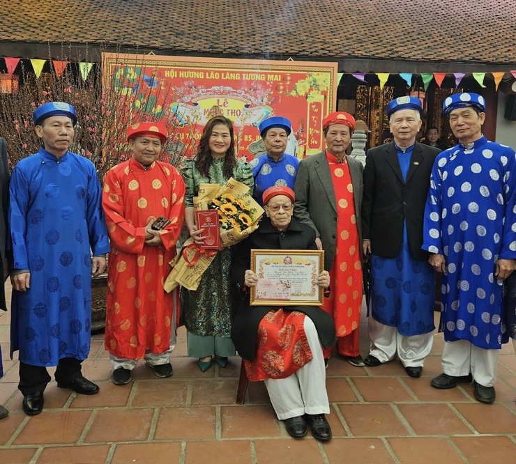 Phường Tương Mai trang trọng tổ chức Lễ mừng thọ các cụ tuổi 70-75-80-85-90-95-100 và trên 100 tuổi nhân dịp Xuân Ất Tỵ 2025.
- Ảnh 1.