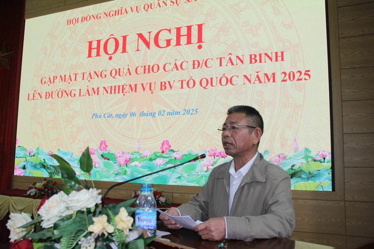 Hội nghị gặp mặt tặng quà cho tân binh xã Phú Cát lên đường làm nhiệm vụ bảo vệ Tổ quốc năm 2025- Ảnh 2.