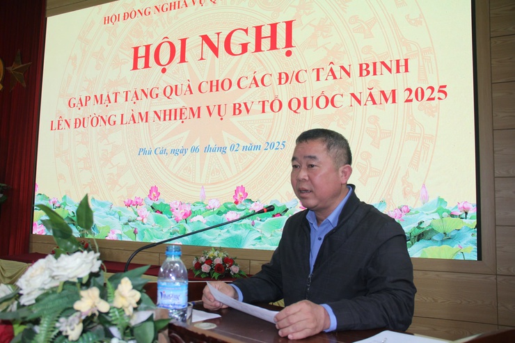Hội nghị gặp mặt tặng quà cho tân binh xã Phú Cát lên đường làm nhiệm vụ bảo vệ Tổ quốc năm 2025- Ảnh 1.