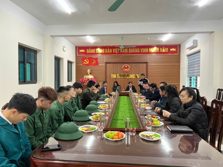 Thị trấn Quốc Oai gặp mặt tân binh lên đường nhập ngũ năm 2025- Ảnh 1.
