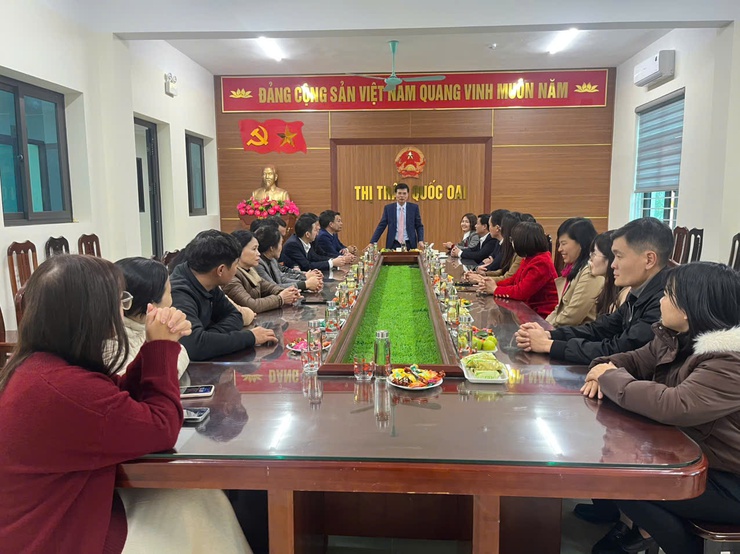 Đồng chí Nguyễn Văn Thọ - TUV, Bí thư Huyện Ủy thăm và gặp mặt cán bộ công chức, người lao động thị trấn Quốc Oai đầu Xuân Ất Tỵ 2025- Ảnh 1.