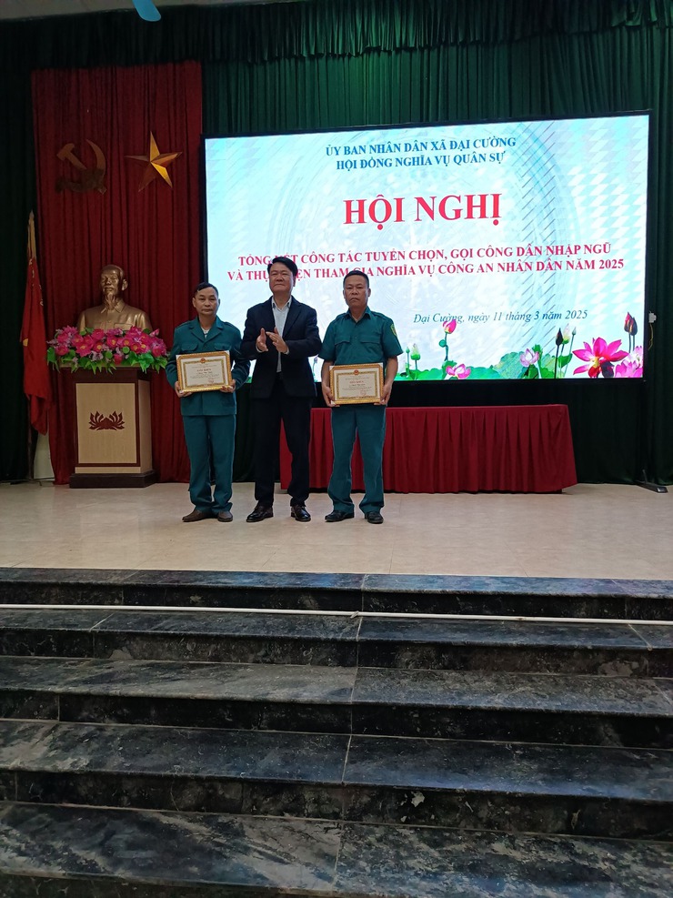 XÃ ĐẠI CƯỜNG TỔNG KẾT CÔNG TÁC TUYỂN CHỌN, GỌI CÔNG DÂN NHẬP NGŨ VÀ THAM GIA NGHĨA VỤ CÔNG AN NĂM 2025- Ảnh 3.