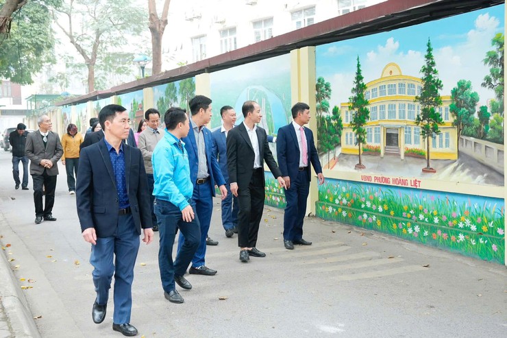 Khối Dân vận phường Hoàng Liệt khánh thành công trình "Tranh tường bích họa" chào mừng kỷ niệm 70 năm ngày thành lập xã, phường Hoàng Liệt (02/4/1955 - 02/4/2025)- Ảnh 2.