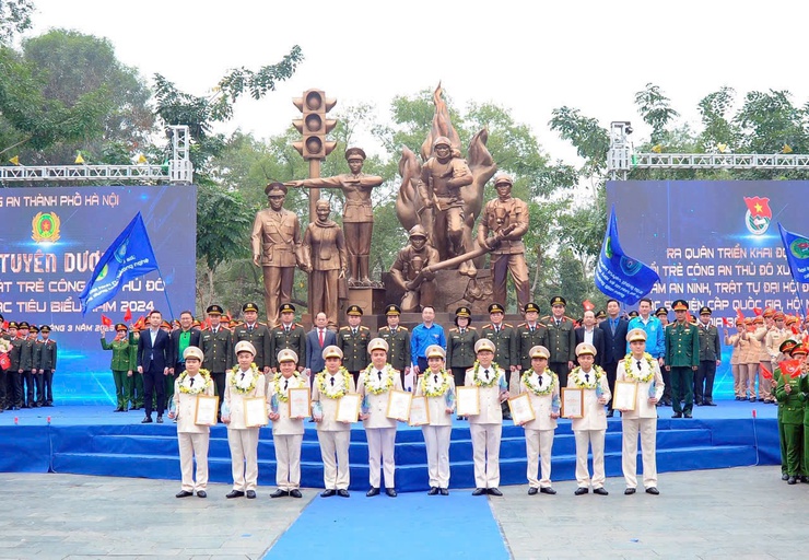 Thiếu tá Trịnh Minh Tùng: Gương mặt thanh niên Công an Thủ đô xuất sắc, tiêu biểu năm 2024- Ảnh 3.