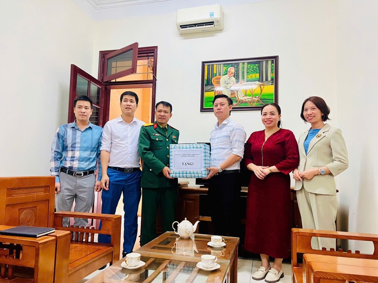 Lãnh đạo thị trấn Phú Minh đến thăm, gặp mặt chiến sĩ mới nhập ngũ tại các đơn vị huấn luyện- Ảnh 3.