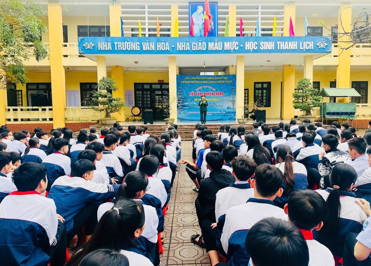 Thiết thực chương trình giao lưu tiếp lửa truyền thống tại trường Trường THCS Phù Lưu và THCS Hoa Sơn - Ứng Hoà- Ảnh 1.