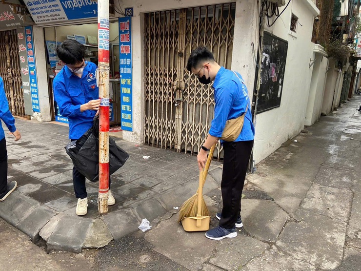 Đoàn Thanh niên Cộng sản Hồ Chí Minh phường Tương Mai tổ chức ra quân ngày cao điểm “Tình nguyện chung tay xây dựng văn minh đô thị”- Ảnh 1.