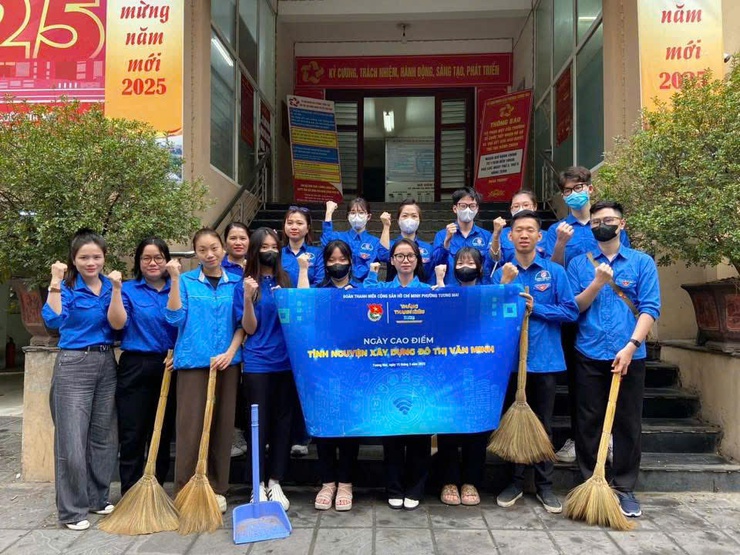 Đoàn Thanh niên Cộng sản Hồ Chí Minh phường Tương Mai tổ chức ra quân ngày cao điểm “Tình nguyện chung tay xây dựng văn minh đô thị”- Ảnh 10.