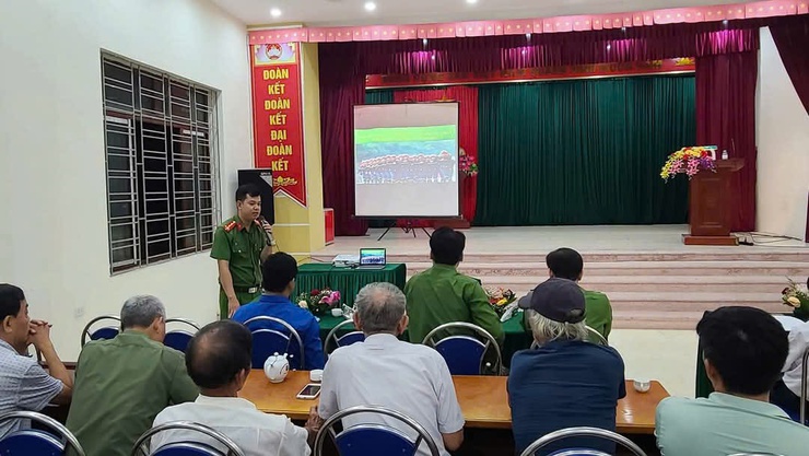        Công an cấp xã, thị trấn thực hiện các nhiệm vụ mới 
                           khi không còn công an cấp huyện   
                                                - Ảnh 6.