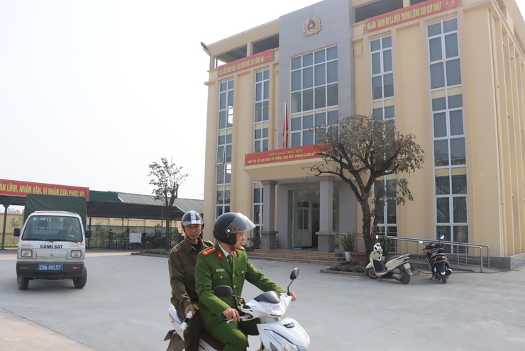        Công an cấp xã, thị trấn thực hiện các nhiệm vụ mới 
                           khi không còn công an cấp huyện   
                                                - Ảnh 4.