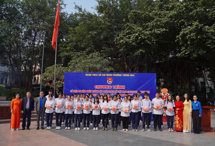 Ban chấp hành đoàn phường Tương Mai tổ chức Lễ kỷ niệm 94 năm Ngày thành lập Đoàn thanh niên Cộng sản Hồ Chí Minh (26/3/1931-26/3/2025); kết nạp đoàn viên và giáo dục truyền thống- Ảnh 3.