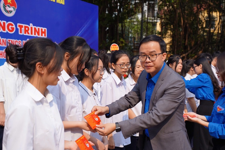 Ban chấp hành đoàn phường Tương Mai tổ chức Lễ kỷ niệm 94 năm Ngày thành lập Đoàn thanh niên Cộng sản Hồ Chí Minh (26/3/1931-26/3/2025); kết nạp đoàn viên và giáo dục truyền thống- Ảnh 4.
