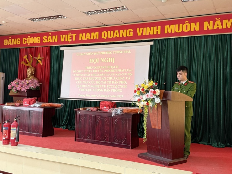 UBND phường Tương  Mai tổ chức Hội nghị tăng cường công tác PCCC & CNCH năm 2025- Ảnh 2.