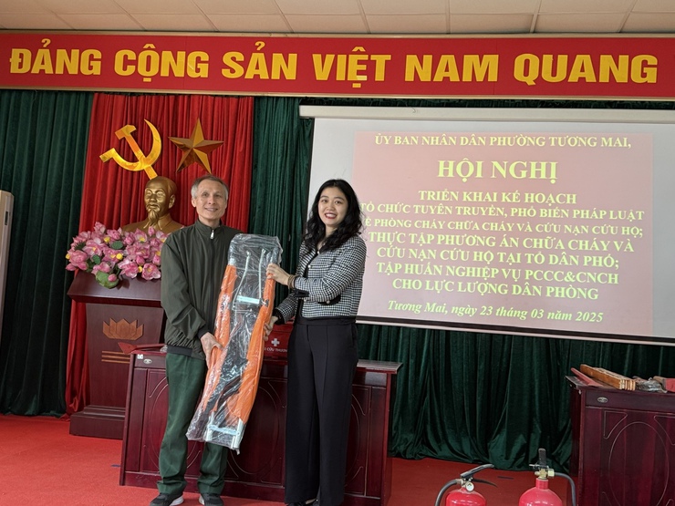 UBND phường Tương  Mai tổ chức Hội nghị tăng cường công tác PCCC & CNCH năm 2025- Ảnh 3.